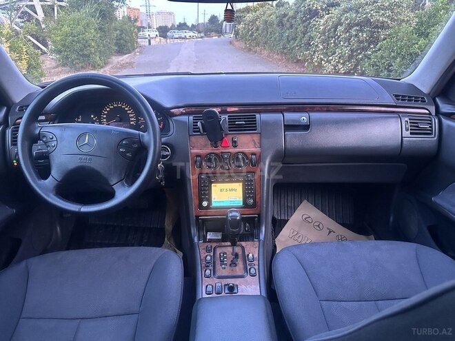 Mercedes E 200-3