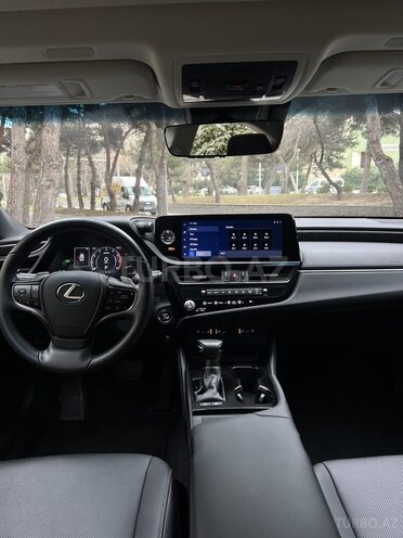 Lexus ES 300h-18