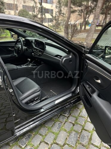 Lexus ES 300h-15