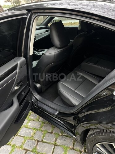 Lexus ES 300h-17