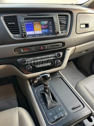 Kia Carnival-3