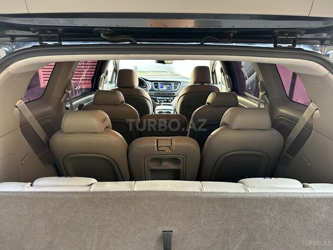 Kia Carnival-5