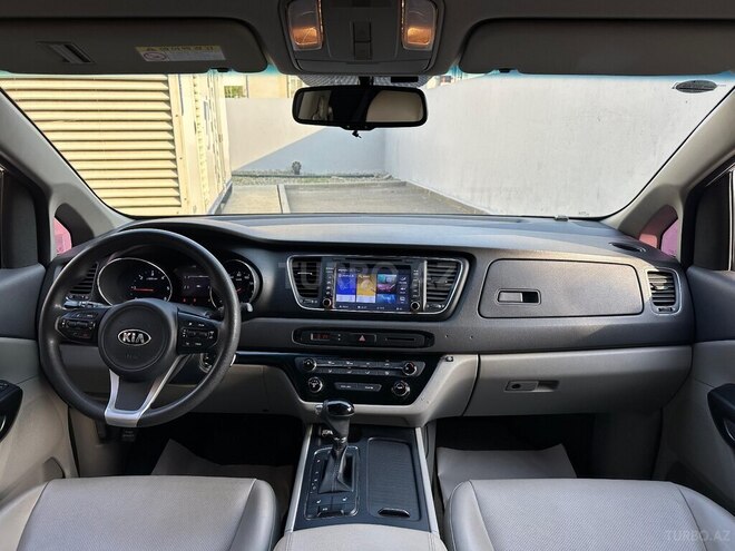 Kia Carnival-4