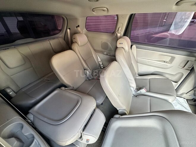 Kia Carnival-7