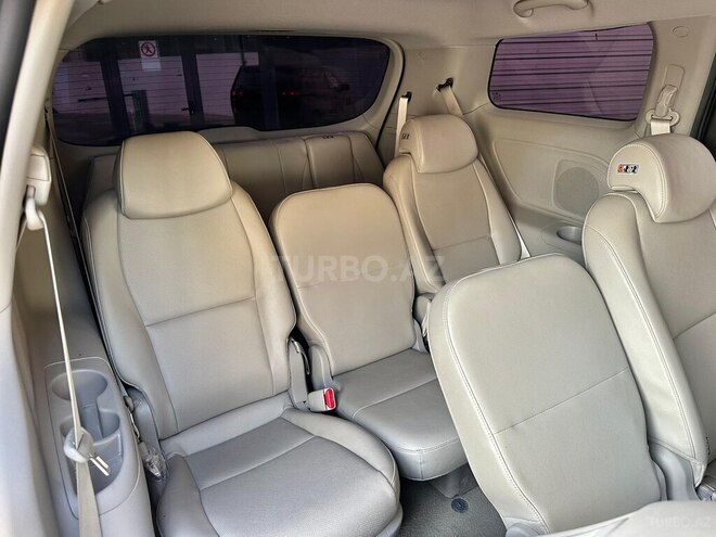 Kia Carnival-8