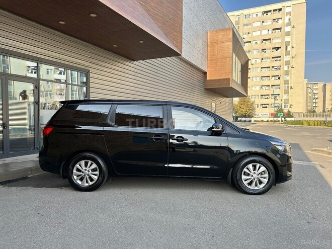 Kia Carnival-11