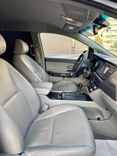 Kia Carnival-10