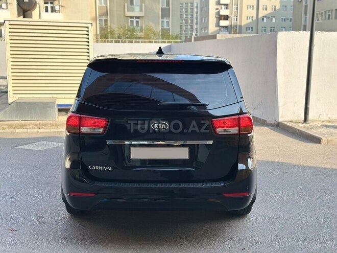 Kia Carnival-13