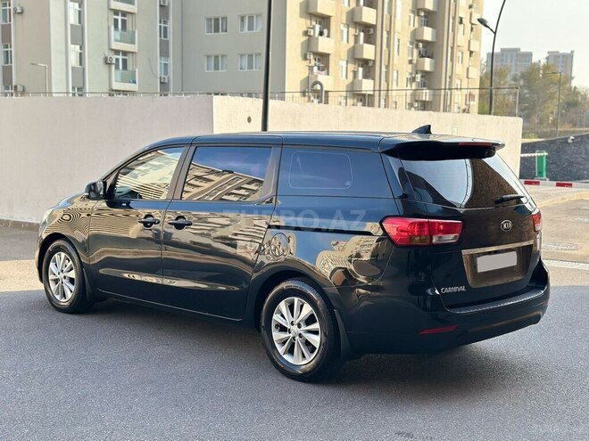 Kia Carnival-12