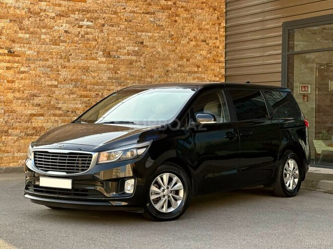 Kia Carnival-1