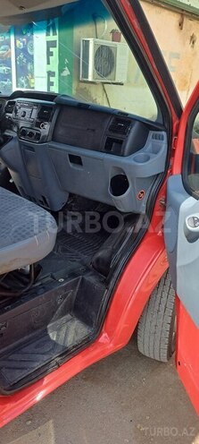 Ford Transit-10