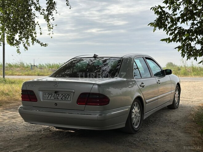 Mercedes E 240-2