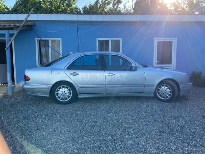 Mercedes E 240-3