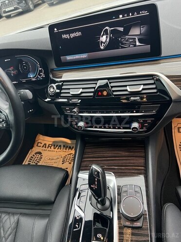 BMW 530e-11
