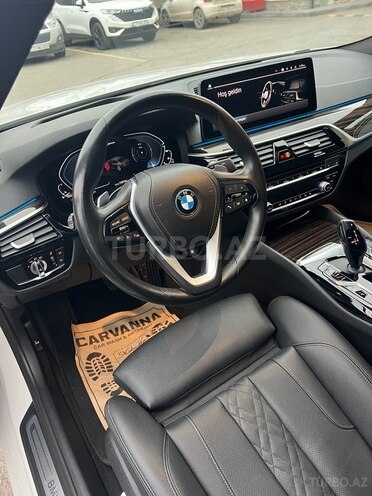 BMW 530e-10