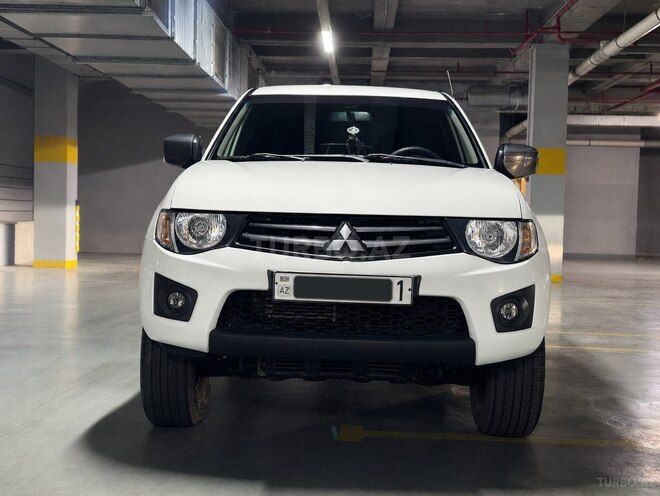 Mitsubishi L200-1