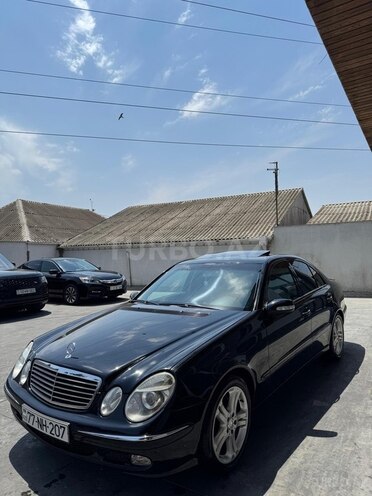 Mercedes E 240-1