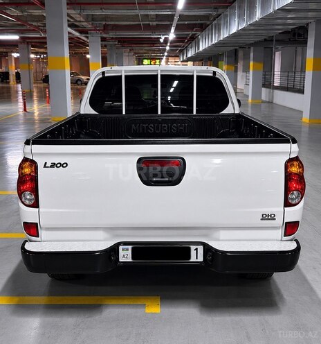 Mitsubishi L200-2