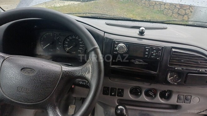 Ford Transit-10