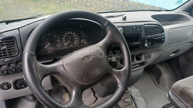 Ford Transit-5