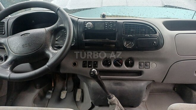 Ford Transit-9