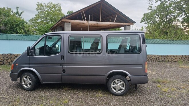 Ford Transit-4