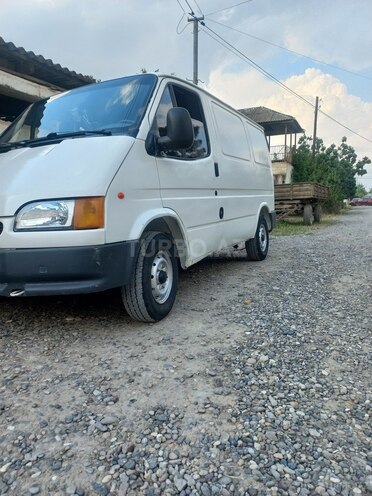 Ford Transit-8