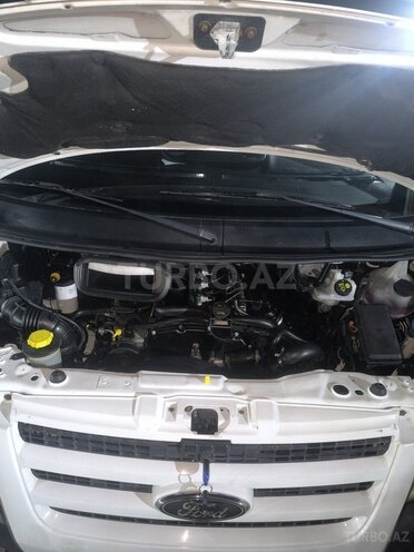 Ford Transit-6