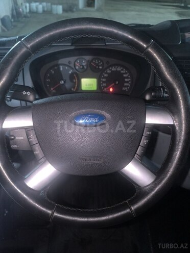Ford Transit-7