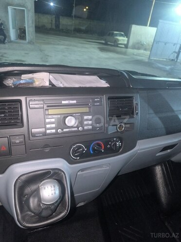 Ford Transit-9