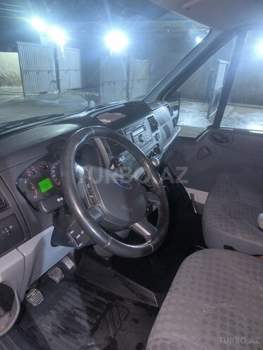 Ford Transit-10