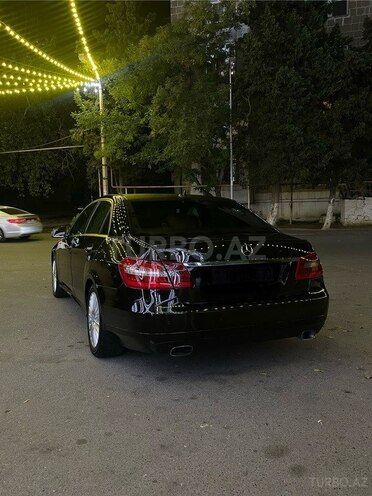 Mercedes E 220-11