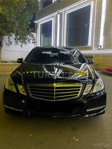 Mercedes E 220-12