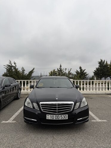 Mercedes E 220-1