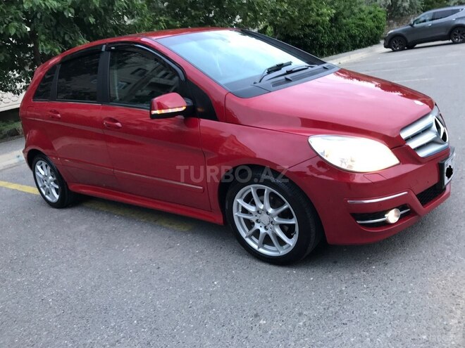 Mercedes B 180-4
