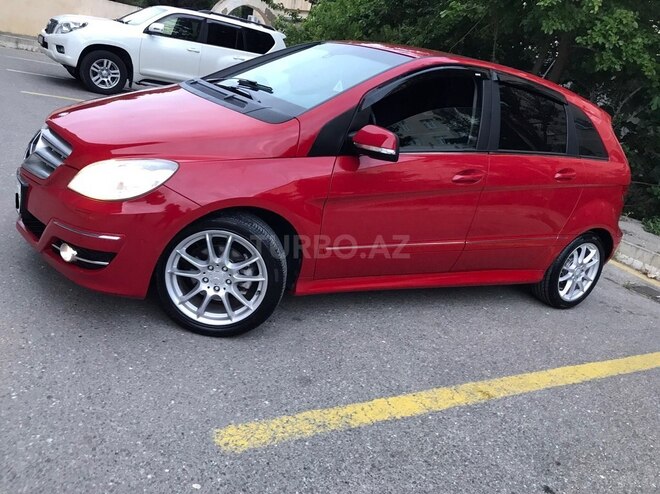 Mercedes B 180-6
