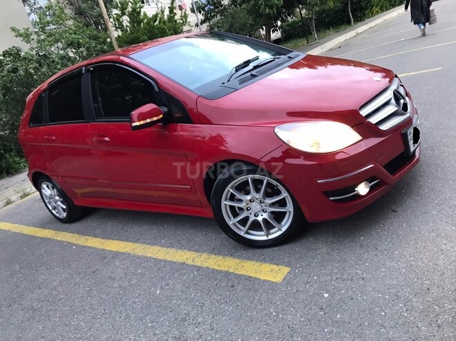 Mercedes B 180-7