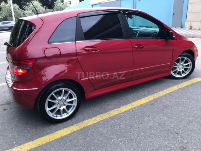 Mercedes B 180-9