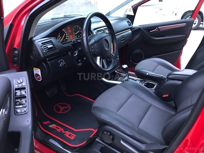 Mercedes B 180-17