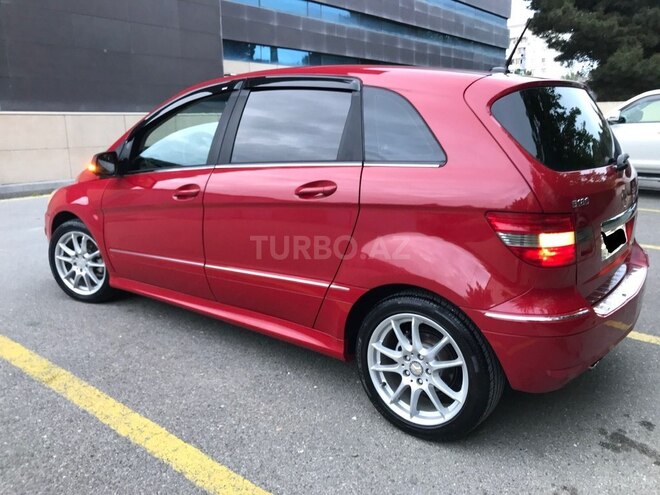 Mercedes B 180-8