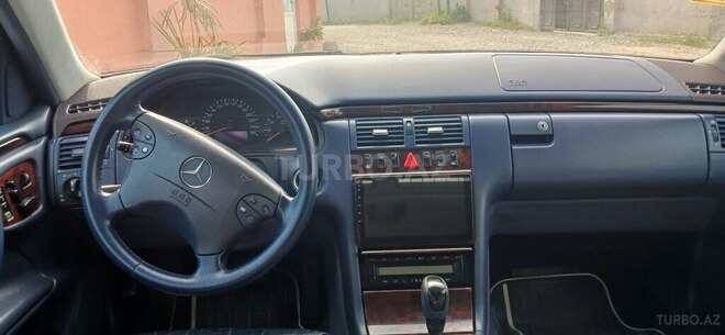 Mercedes E 280 4MATIC-2