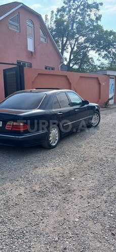 Mercedes E 280 4MATIC-5
