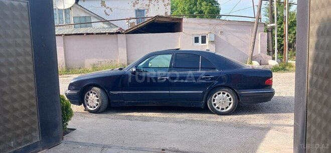 Mercedes E 280 4MATIC-10