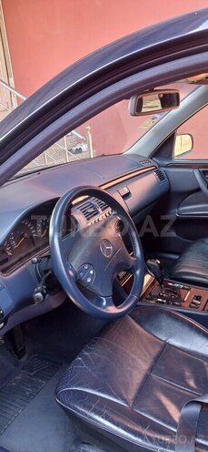 Mercedes E 280 4MATIC-14