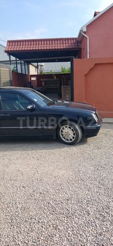 Mercedes E 280 4MATIC-17