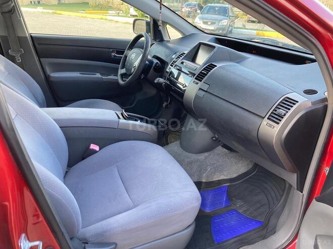 Toyota Prius-12