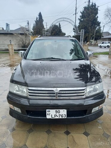Mitsubishi Chariot Grandis-1