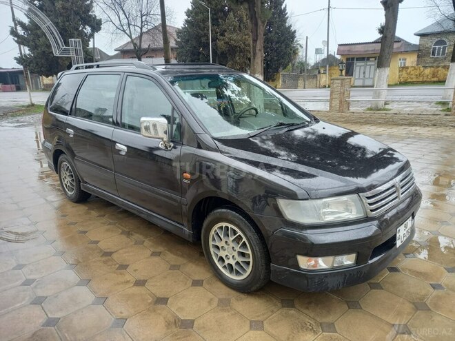 Mitsubishi Chariot Grandis-4