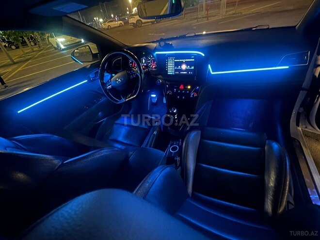 Hyundai Elantra-8