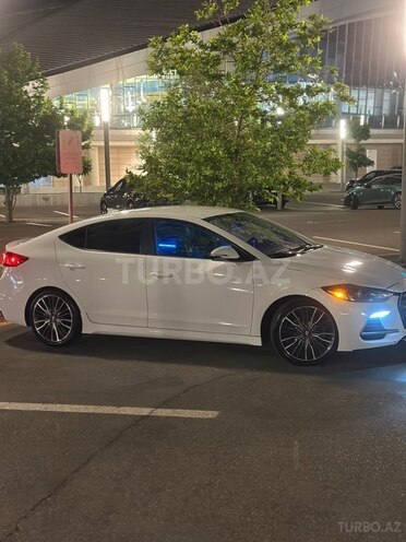 Hyundai Elantra-3